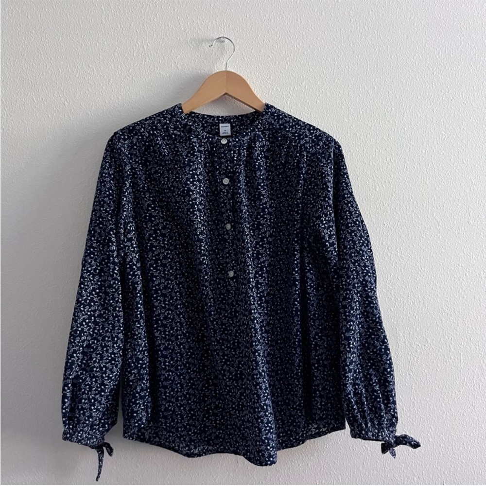 Old Navy Blue & White Floral Corduroy Top